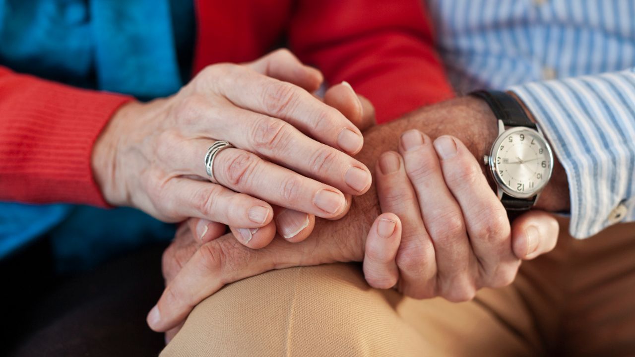 Smart Rings for Seniors: Enhancing Everyday Life for the Elderly